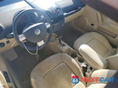 Zdjęcie 8 z 12 samochodu: 2006 VOLKSWAGEN NEW BEETLE CONVERTIBLE OPTION PACKAGE 2 VIN:3VWSG31Y36M314156 - miniatura