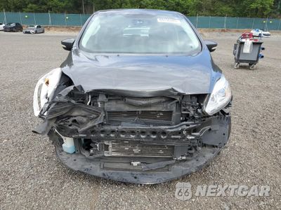 Piąte zdjęcie samochodu w środku: 2017 FORD C-MAX SE VIN:1FADP5AU5HL110263 - miniatura