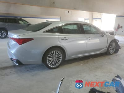Trzecie zdjęcie samochodu z tyłu: 2022 TOYOTA AVALON LIMITED VIN:4T1DZ1FB6NU072175 - miniatura