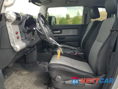 Zdjęcie 7 z 15 samochodu: 2013 TOYOTA FJ CRUISER VIN:JTEBU4BF2DK158898 - miniatura