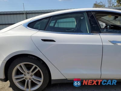 Zdjęcie 10 z 12 samochodu: 2014 TESLA MODEL S 4D 85 VIN:5YJSA1H1XEFP55657 - miniatura