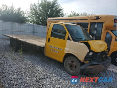 Czwarte zdjęcie samochodu z boku: 2011 GMC SAVANA CUTAWAY G3500 VIN:1GD374CG4B1901180 - miniatura