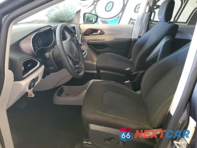 Zdjęcie 7 z 14 samochodu: 2023 CHRYSLER VOYAGER LX VIN:2C4RC1CG5PR606181 - miniatura