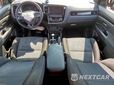 Zdjęcie 8 z 15 samochodu: 2018 MITSUBISHI OUTLANDER SE VIN:JA4AD3A34JZ067159 - miniatura