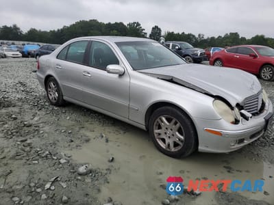 Czwarte zdjęcie samochodu z boku: 2004 MERCEDES-BENZ E 320 4MATIC VIN:WDBUF82J94X147479 - miniatura