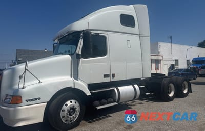 Drugie zdjęcie samochodu z przodu: 2003 VOLV VN VNL - TRUCKS VIN:4V4NC9JH83N348324 - miniatura
