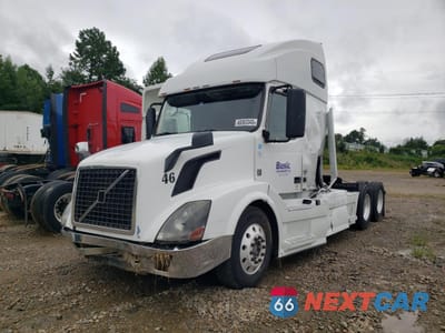 Drugie zdjęcie samochodu z przodu: 2016 VOLVO VN VNL VIN:4V4NC9EH0GN919577 - miniatura