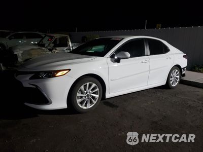2024 TOYOTA CAMRY LE 4T1C11AK0RU884085 - główne zdjęcie licytacji z USA - miniatura