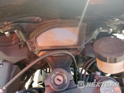 Zdjęcie 7 z 9 samochodu: 2014 HONDA CBR1000 RR VIN:JH2SC5902EK600165 - miniatura