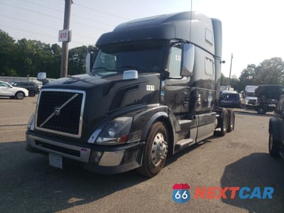 Drugie zdjęcie samochodu z przodu: 2014 VOLVO VN VNL - TRUCKS SEMI TRUCK VIN:4V4NC9EH4EN138932 - miniatura