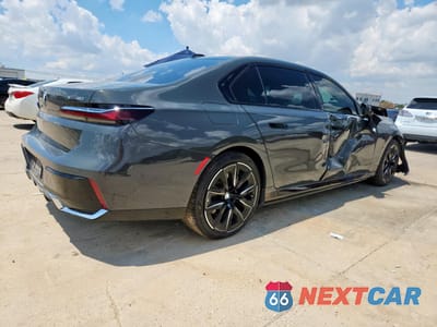 Trzecie zdjęcie samochodu z tyłu: 2023 BMW I7 XDRIVE60 VIN:WBY53EJ03PCN79985 - miniatura