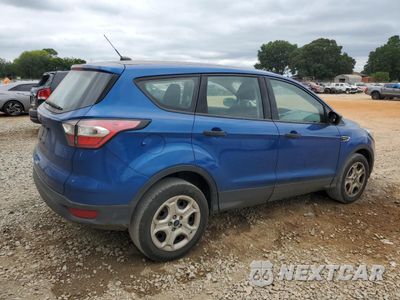 Trzecie zdjęcie samochodu z tyłu: 2017 FORD ESCAPE S VIN:1FMCU0F78HUD39479 - miniatura