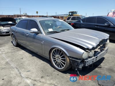 Czwarte zdjęcie samochodu z boku: 2008 JAGUAR XJ8 L VIN:SAJWA79B08SH25316 - miniatura