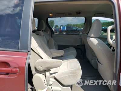 Zdjęcie 11 z 16 samochodu: 2017 TOYOTA SIENNA LE VIN:5TDKZ3DC1HS824828 - miniatura