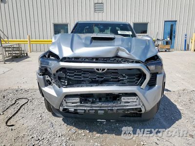 Piąte zdjęcie samochodu w środku: 2024 TOYOTA TACOMA DOUBLE CAB VIN:3TMKB5FN1RM008606 - miniatura