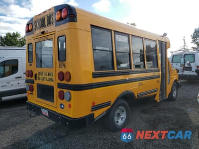 Trzecie zdjęcie samochodu z tyłu: 2022 CHEVROLET EXPRESS G3500 VIN:1GB0GRBPXN1172360 - miniatura