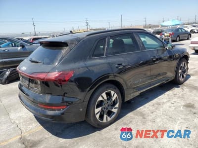 Trzecie zdjęcie samochodu z tyłu: 2021 AUDI E-TRON PREMIUM VIN:WA1AAAGE7MB029993 - miniatura