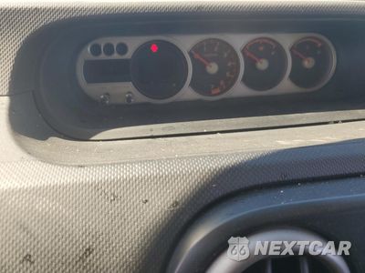 Zdjęcie 9 z 12 samochodu: 2008 TOYOTA SCION XB VIN:JTLKE50EX81033097 - miniatura