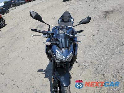 Piąte zdjęcie samochodu w środku: 2022 KAWASAKI ZR900 F VIN:ML5ZRDF10NDA54559 - miniatura