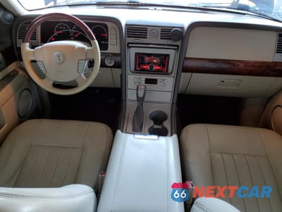 Zdjęcie 8 z 13 samochodu: 2004 LINCOLN NAVIGATOR VIN:5LMFU28R44LJ19101 - miniatura