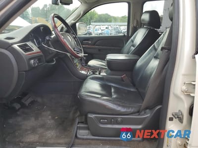 Zdjęcie 7 z 13 samochodu: 2010 CADILLAC ESCALADE ESV PREMIUM VIN:1GYUKJEF4AR163840 - miniatura