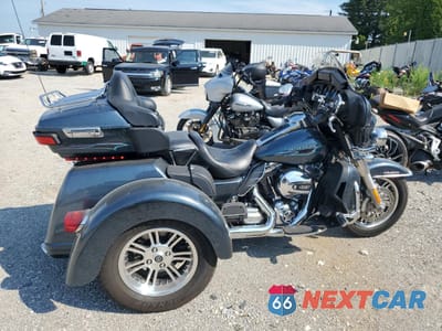 2015 HARLEY-DAVIDSON FLHTCUTG TRI GLIDE ULTRA 1HD1MAL17FB851484 - główne zdjęcie licytacji z USA - miniatura