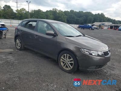 Czwarte zdjęcie samochodu z boku: 2012 KIA FORTE EX VIN:KNAFU5A21C5569715 - miniatura