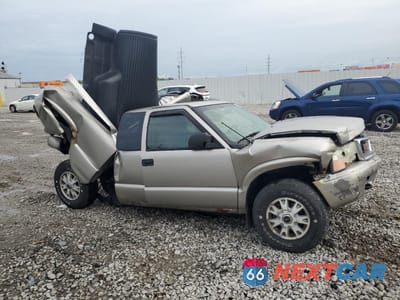 Czwarte zdjęcie samochodu z boku: 2002 GMC SONOMA VIN:1GTDT19W028232897 - miniatura