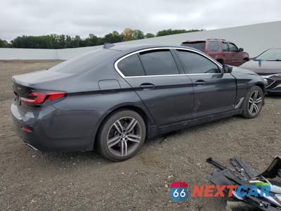Trzecie zdjęcie samochodu z tyłu: 2021 BMW 530 XI VIN:WBA13BJ0XMWW98252 - miniatura