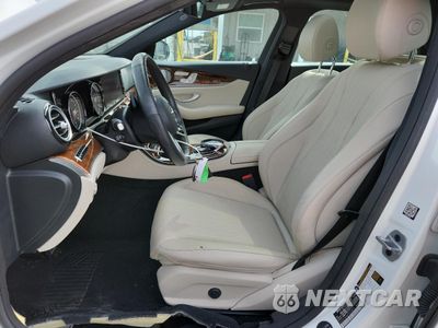 Zdjęcie 7 z 13 samochodu: 2019 MERCEDES-BENZ E 300 4MATIC VIN:WDDZF4KB4KA593876 - miniatura