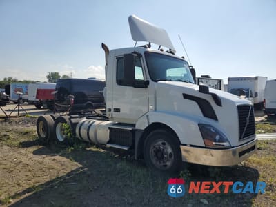 2016 VOLVO VNL SEMI TRUCK 4V4NC9EG3GN947316 - główne zdjęcie licytacji z USA - miniatura