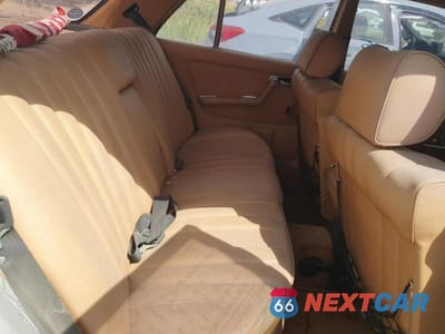 Zdjęcie 10 z 12 samochodu: 1982 MERCEDES-BENZ 300 DT VIN:WDBAB33A2CB000769 - miniatura