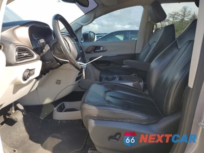 Zdjęcie 7 z 13 samochodu: 2019 CHRYSLER PACIFICA TOURING L VIN:2C4RC1BG3KR526159 - miniatura