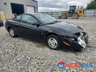 Czwarte zdjęcie samochodu z boku: 2002 SATURN SC1 VIN:1G8ZP12872Z214777 - miniatura