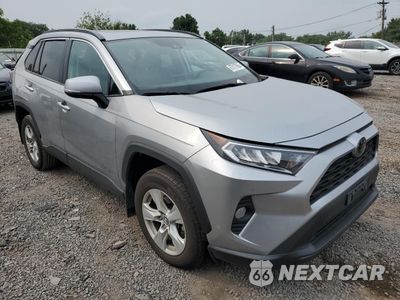 Czwarte zdjęcie samochodu z boku: 2021 TOYOTA RAV4 XLE VIN:2T3P1RFV3MW146316 - miniatura