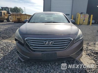 Piąte zdjęcie samochodu w środku: 2017 HYUNDAI SONATA SE VIN:5NPE24AF8HH570532 - miniatura