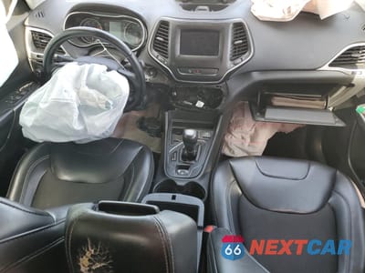Zdjęcie 8 z 13 samochodu: 2019 JEEP CHEROKEE LATITUDE PLUS VIN:1C4PJLLB2KD318644 - miniatura