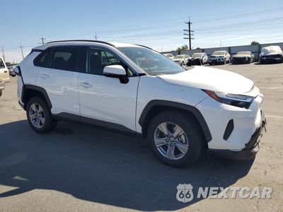 Czwarte zdjęcie samochodu z boku: 2024 TOYOTA RAV4 XLE VIN:2T3P1RFV2RC451198 - miniatura