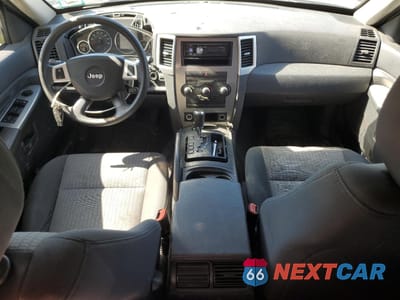 Zdjęcie 8 z 13 samochodu: 2008 JEEP GRAND CHEROKEE LAREDO VIN:1J8GR48KX8C102782 - miniatura