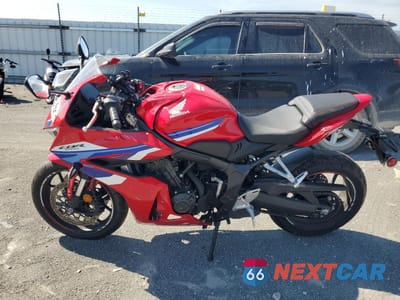 Trzecie zdjęcie samochodu z tyłu: 2024 HONDA CBR650 R VIN:MLHRH155XR5000479 - miniatura