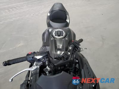 Piąte zdjęcie samochodu w środku: 2022 KAWASAKI EX650 N VIN:ML5EXEN19NDA75194 - miniatura