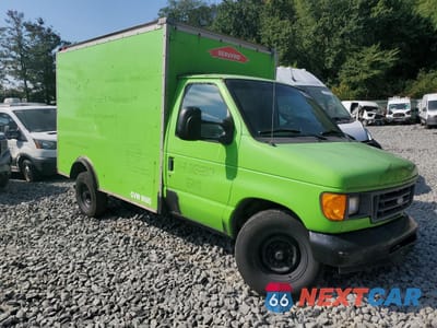 Czwarte zdjęcie samochodu z boku: 2003 FORD ECONOLINE E350 SUPER DUTY CUTAWAY VAN VIN:1FDSE35L53HB21171 - miniatura