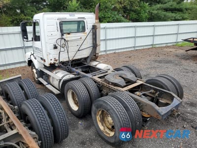 Trzecie zdjęcie samochodu z tyłu: 1999 VOLVO VN VIN:4VG7DARF7XN772998 - miniatura