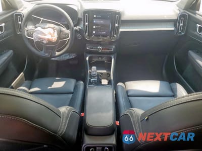 Zdjęcie 8 z 14 samochodu: 2025 VOLVO XC40 PLUS VIN:YV4L12UC5S2512349 - miniatura