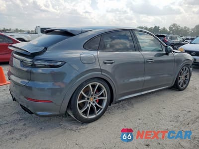 Trzecie zdjęcie samochodu z tyłu: 2023 PORSCHE CAYENNE GTS COUPE VIN:WP1BG2AY5PDA33226 - miniatura