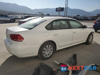 Trzecie zdjęcie samochodu z tyłu: 2012 VOLKSWAGEN PASSAT S VIN:1VWAP7A34CC024450 - miniatura