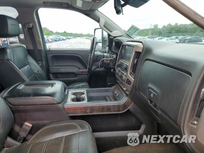 Piąte zdjęcie samochodu w środku: 2016 GMC SIERRA K2500 DENALI VIN:1GT12UE8XGF123820 - miniatura