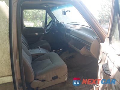 Piąte zdjęcie samochodu w środku: 1993 FORD F250 VIN:1FTHX26M5PKB14658 - miniatura