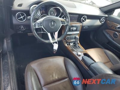 Zdjęcie 8 z 14 samochodu: 2015 MERCEDES-BENZ SLK 250 VIN:WDDPK4HA8FF104065 - miniatura
