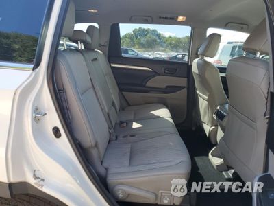 Zdjęcie 11 z 14 samochodu: 2018 TOYOTA HIGHLANDER LE VIN:5TDBZRFH5JS831377 - miniatura